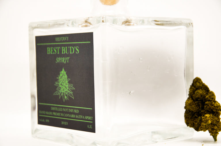 
best buds spirit bottle with visible drops on the glass - which indicates that it is quality made